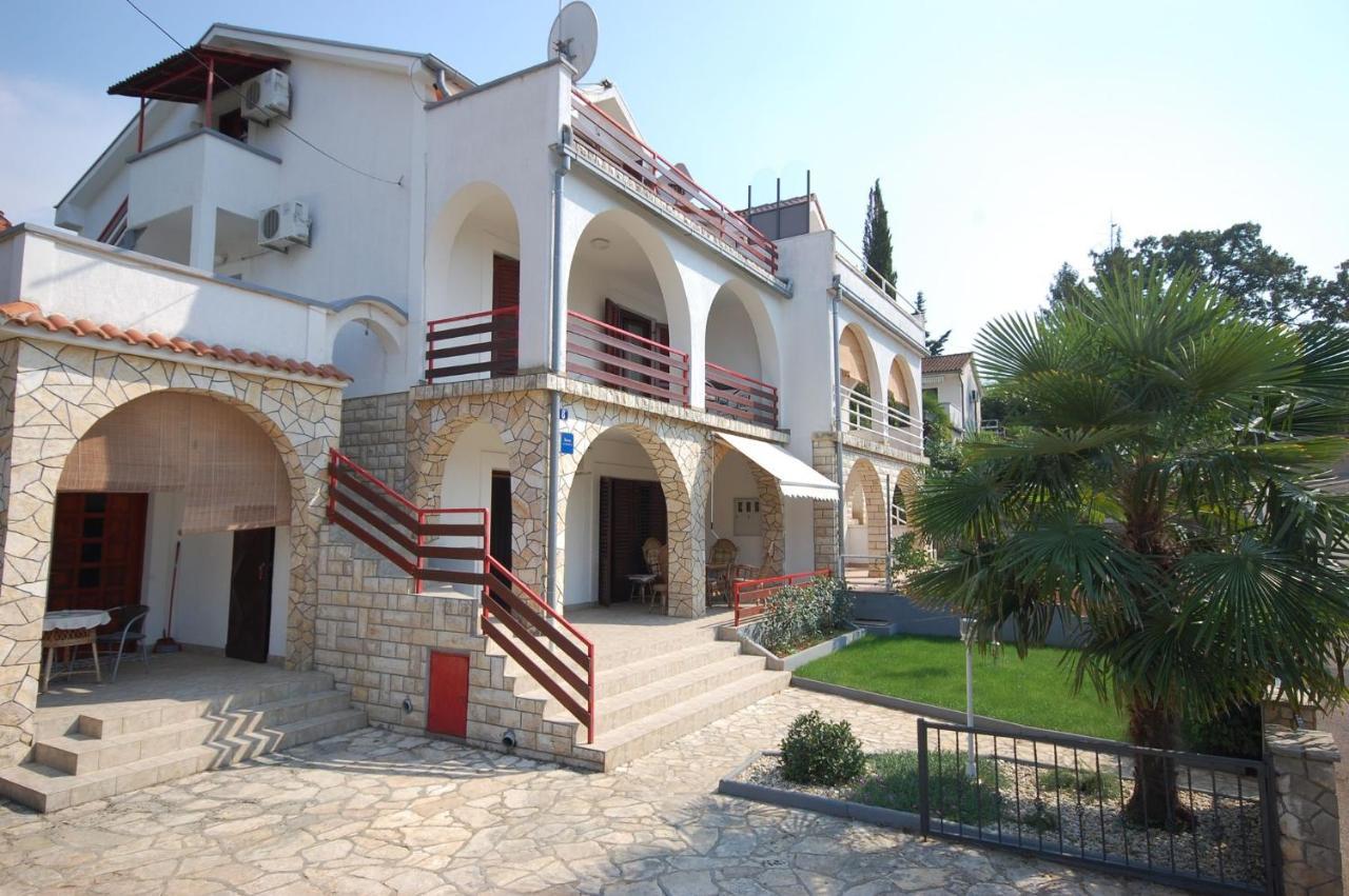 Apartment Ivan By El-Pi Tours Malinska Extérieur photo