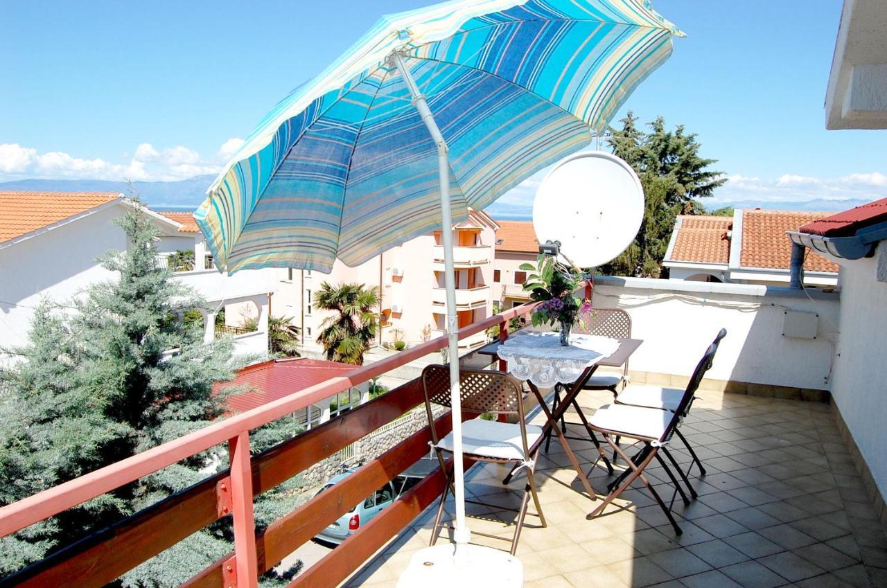 Apartment Ivan By El-Pi Tours Malinska Extérieur photo