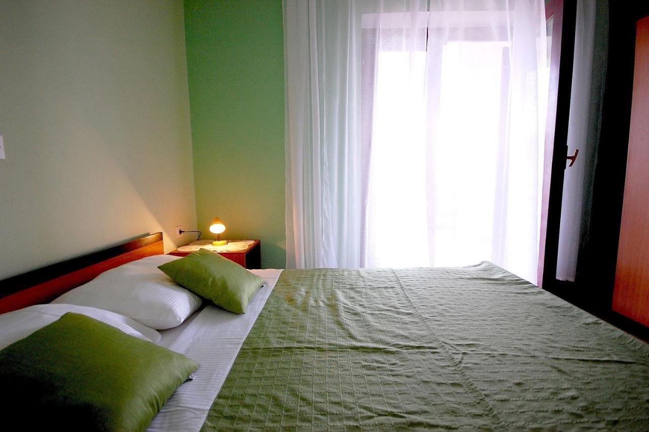 Apartment Ivan By El-Pi Tours Malinska Extérieur photo