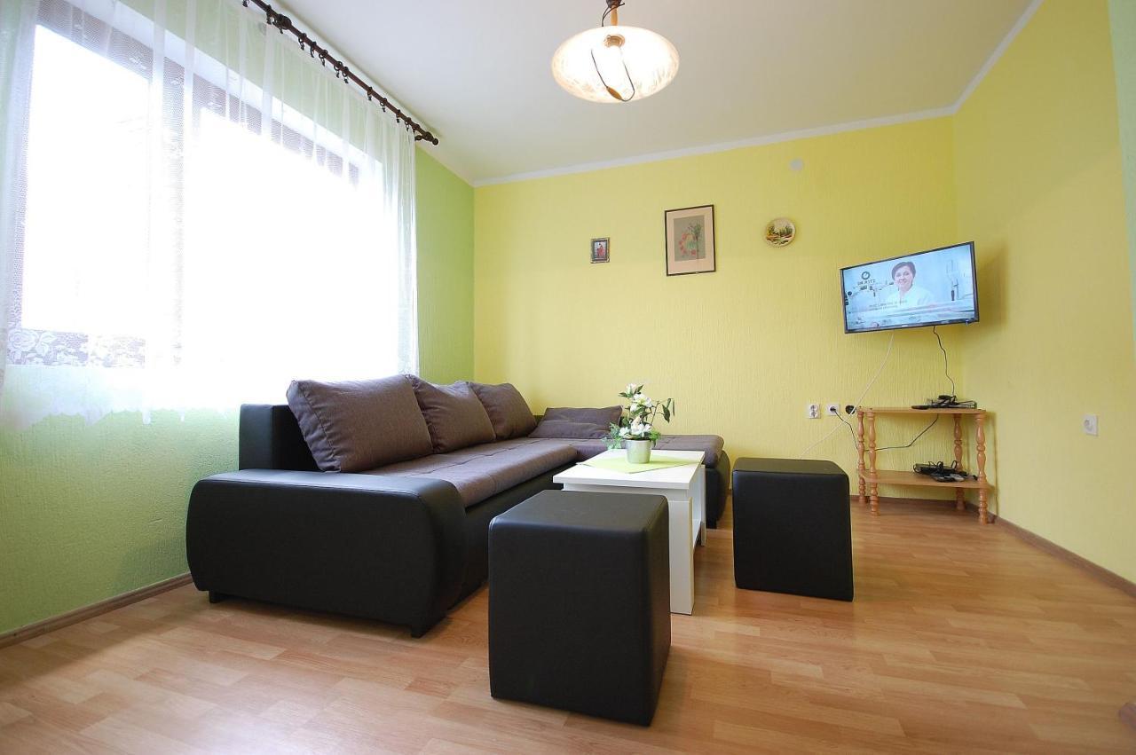 Apartment Ivan By El-Pi Tours Malinska Extérieur photo